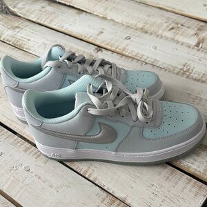 Nike Youth Air Force 1 BG Size 7 Pure Platinum/Metallic Silver/Glacier Blue New